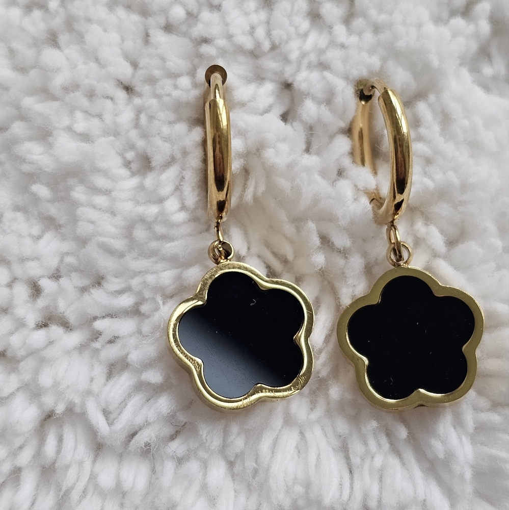 Dainty Flower Drop Earrings 18k Plated Gold Black Stainless Steel Clover - Picture 3 of 4